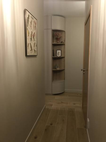 Angle d'un meuble d'entrée avec un effet suspendu sur Orléans dans le 45