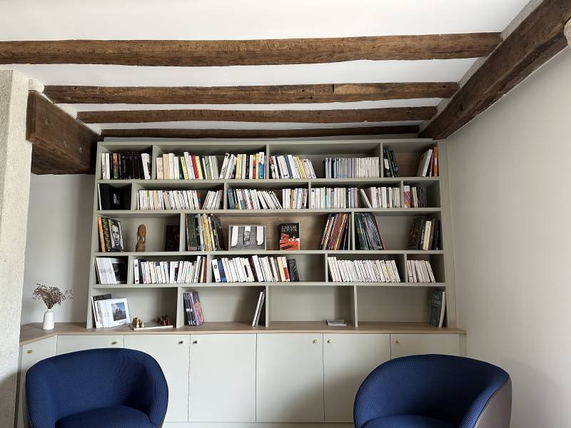 Réalisation d'une bibliothèque sur mesure pièce à vivre à Olivet