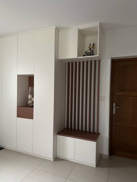 Entrée avec assise et claustra